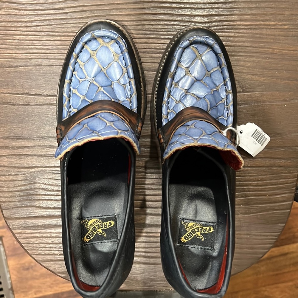 Freebird size 9 never worn blue accents